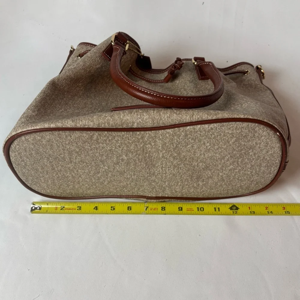 NWOT Wilson’s Leather Drawstring Bucket Bag Pale Taupe - Picture 6 of 8